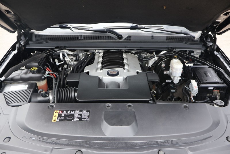 Cadillac Escalade ESV Vehicle Full-screen Gallery Image 14