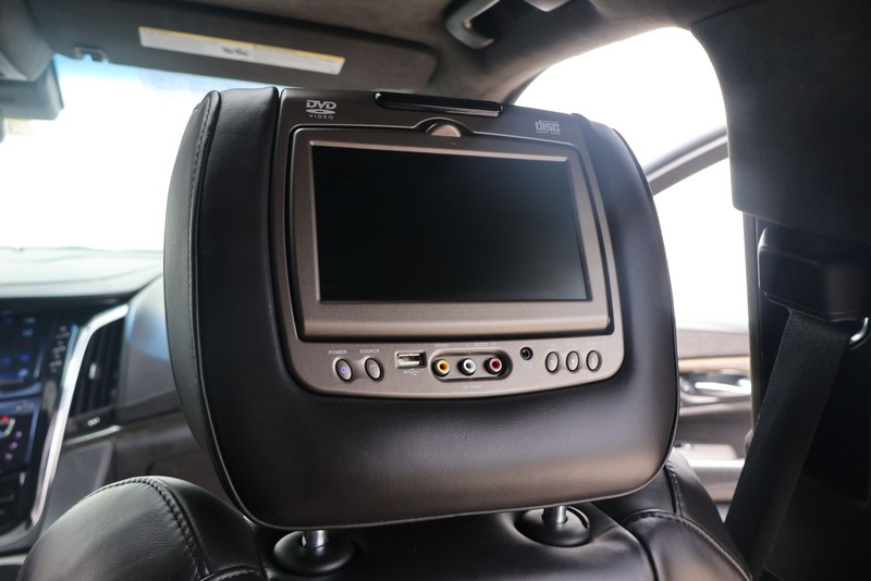Cadillac Escalade ESV Vehicle Full-screen Gallery Image 24