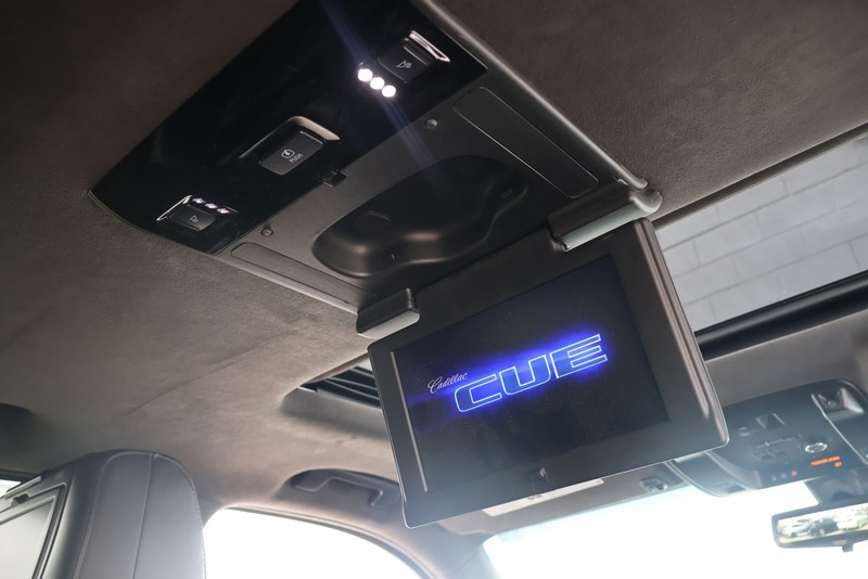 Cadillac Escalade ESV Vehicle Full-screen Gallery Image 25