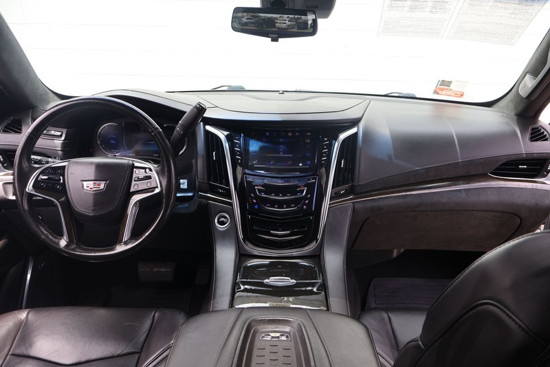 Cadillac Escalade ESV Vehicle Full-screen Gallery Image 26