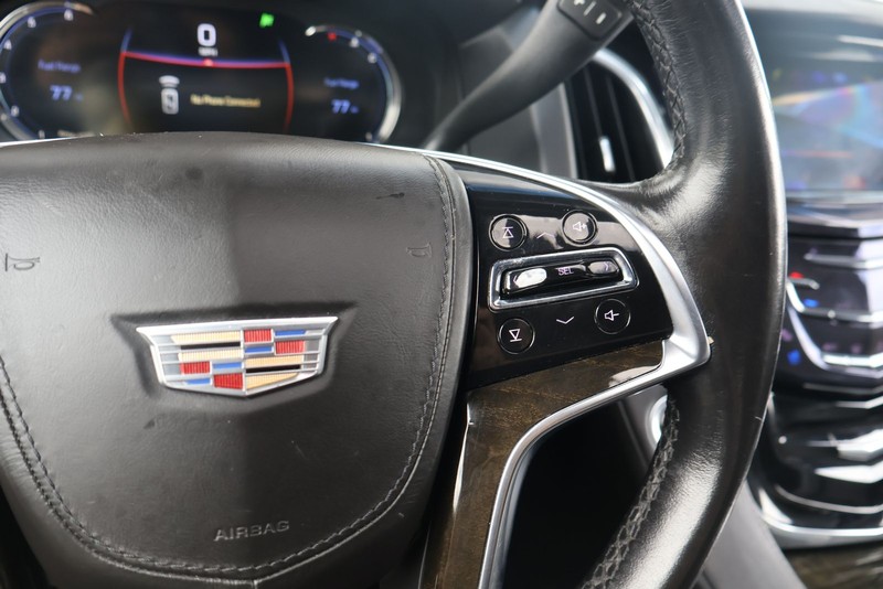 Cadillac Escalade ESV Vehicle Full-screen Gallery Image 30