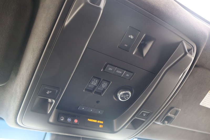 Cadillac Escalade ESV Vehicle Full-screen Gallery Image 37