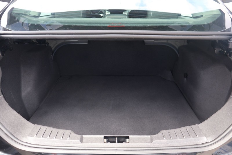 Ford Focus Sedan Vehicle Full-screen Gallery Image 08