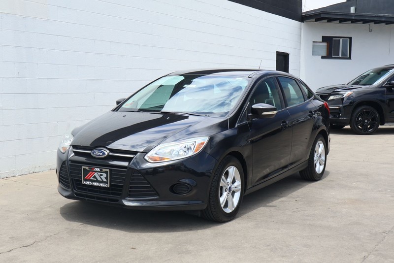 Ford Focus Sedan Vehicle Full-screen Gallery Image 11