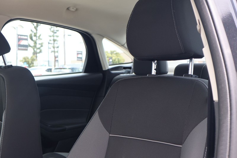Ford Focus Sedan Vehicle Full-screen Gallery Image 17