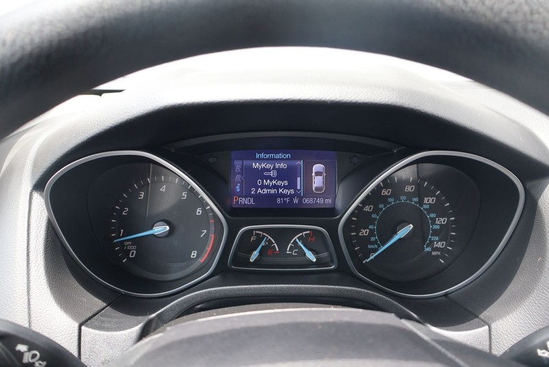 Ford Focus Sedan Vehicle Full-screen Gallery Image 22