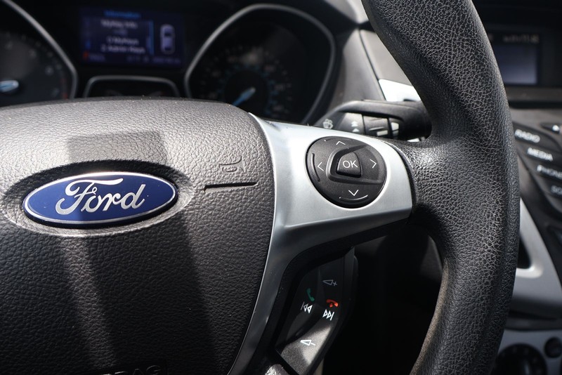 Ford Focus Sedan Vehicle Full-screen Gallery Image 25