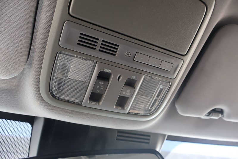 Honda CR-V Vehicle Full-screen Gallery Image 32