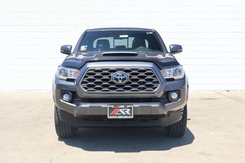 Toyota Tacoma Vehicle Full-screen Gallery Image 02