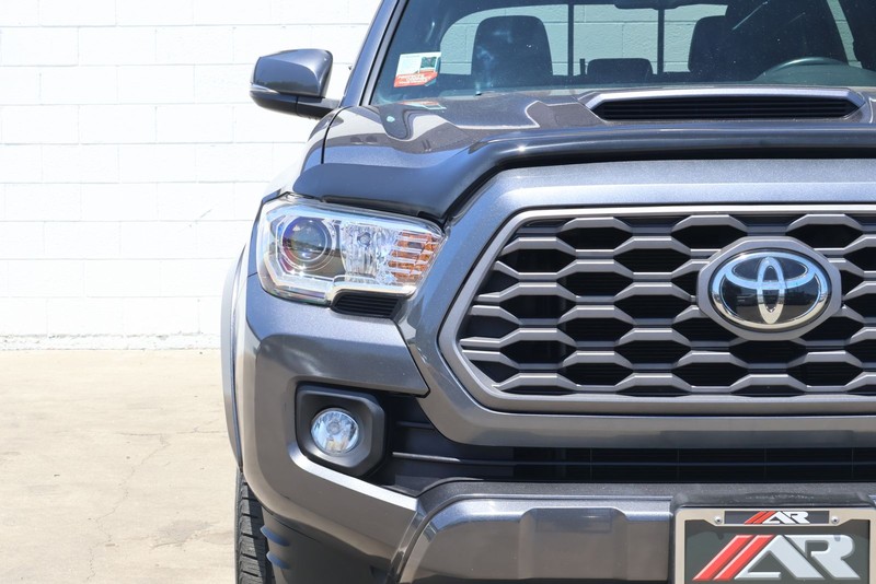 Toyota Tacoma Vehicle Full-screen Gallery Image 03