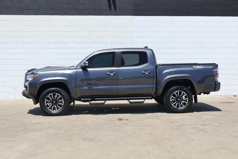 Toyota Tacoma Vehicle Full-screen Gallery Image 11