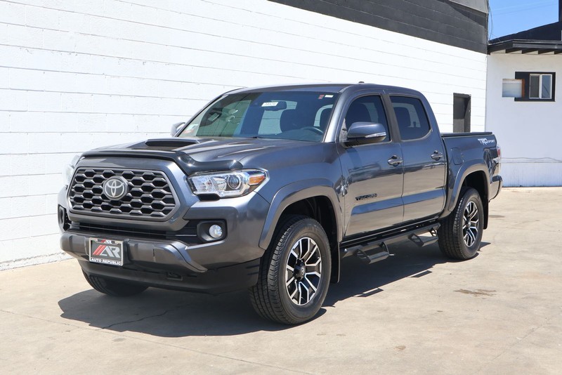 Toyota Tacoma Vehicle Full-screen Gallery Image 12