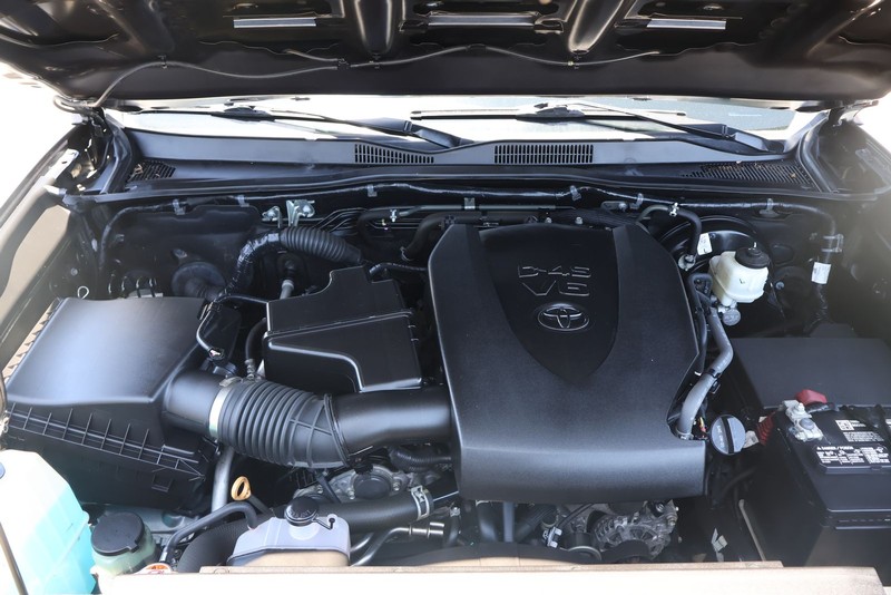 Toyota Tacoma Vehicle Full-screen Gallery Image 13