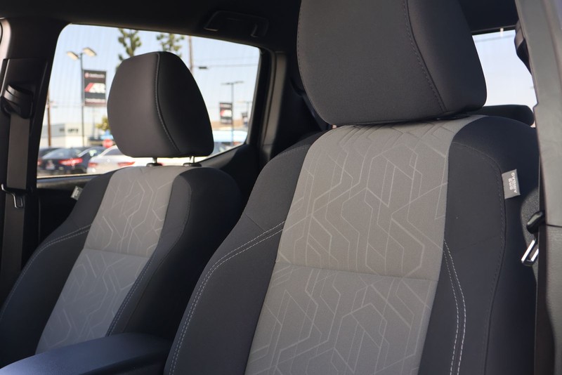 Toyota Tacoma Vehicle Full-screen Gallery Image 18