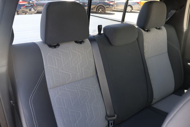 Toyota Tacoma Vehicle Full-screen Gallery Image 21