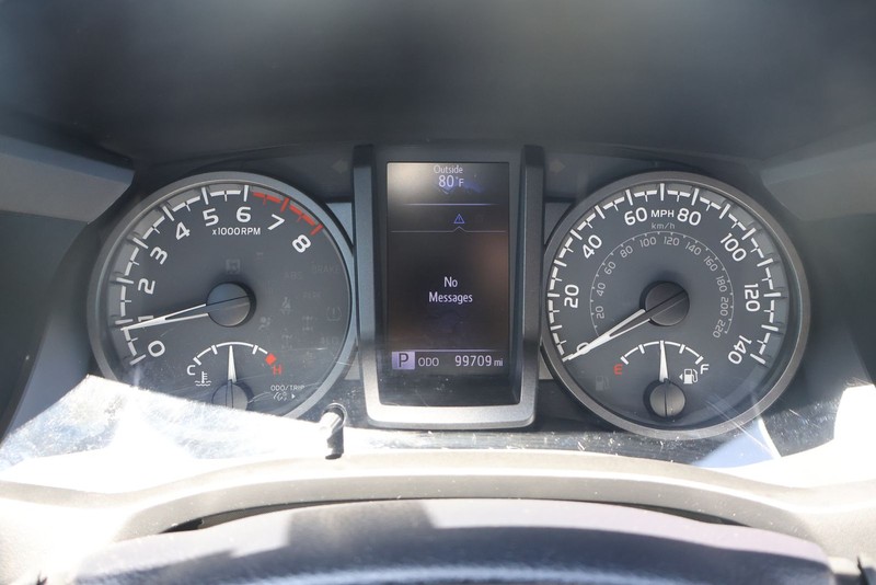 Toyota Tacoma Vehicle Full-screen Gallery Image 23