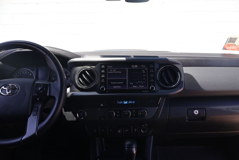 Toyota Tacoma Vehicle Full-screen Gallery Image 27