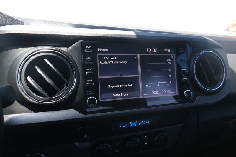 Toyota Tacoma Vehicle Full-screen Gallery Image 28