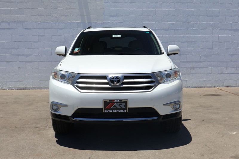 Toyota Highlander Vehicle Full-screen Gallery Image 02