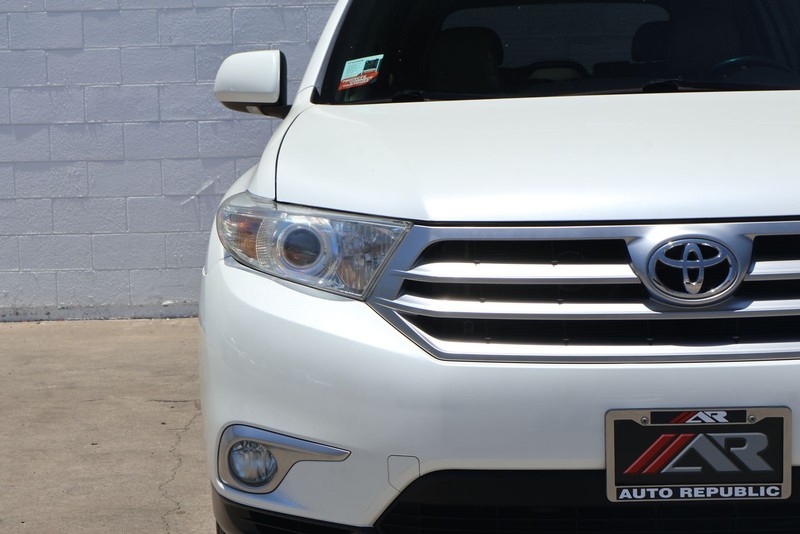 Toyota Highlander Vehicle Full-screen Gallery Image 03
