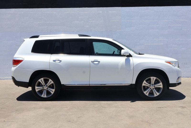 Toyota Highlander Vehicle Full-screen Gallery Image 04