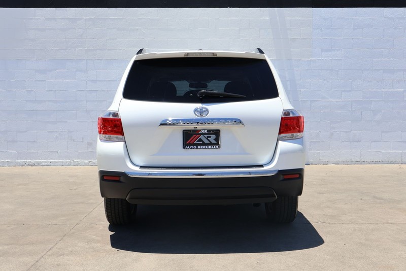 Toyota Highlander Vehicle Full-screen Gallery Image 06