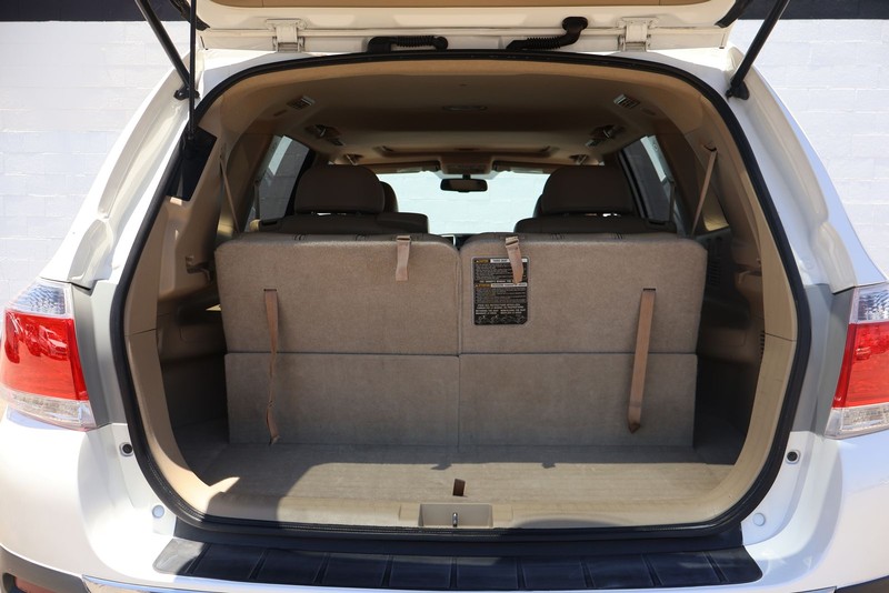 Toyota Highlander Vehicle Full-screen Gallery Image 08