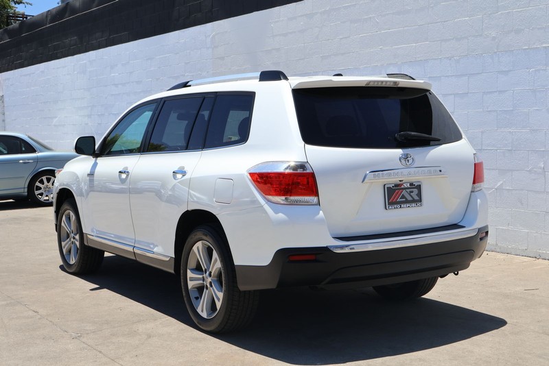 Toyota Highlander Vehicle Full-screen Gallery Image 09