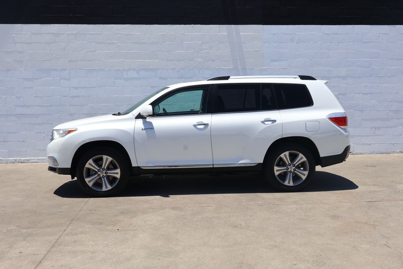Toyota Highlander Vehicle Full-screen Gallery Image 10