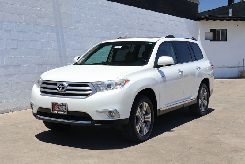 Toyota Highlander Vehicle Full-screen Gallery Image 11