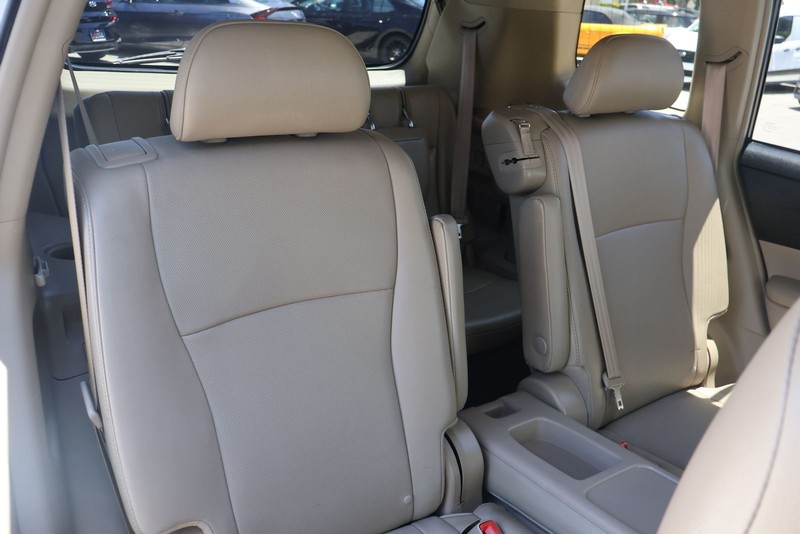 Toyota Highlander Vehicle Full-screen Gallery Image 20