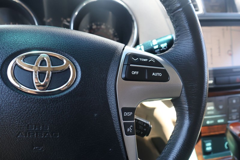 Toyota Highlander Vehicle Full-screen Gallery Image 26