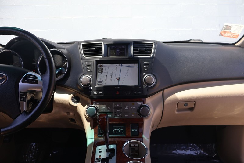 Toyota Highlander Vehicle Full-screen Gallery Image 27