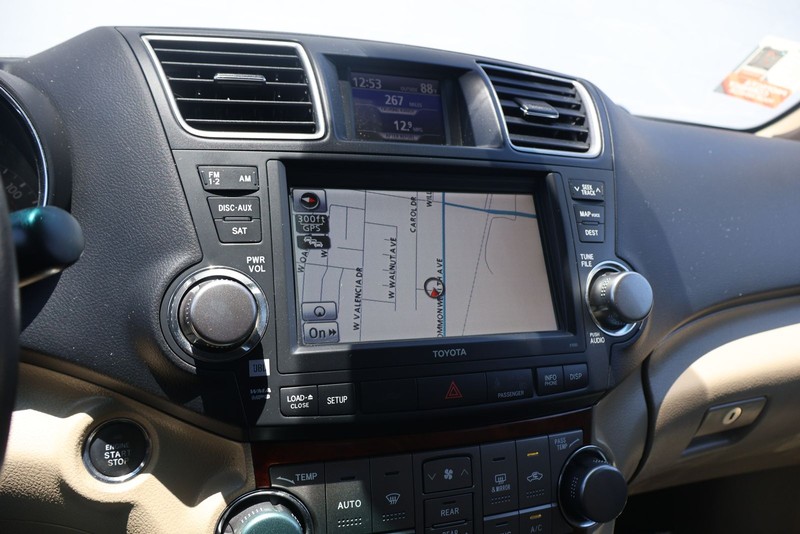 Toyota Highlander Vehicle Full-screen Gallery Image 28