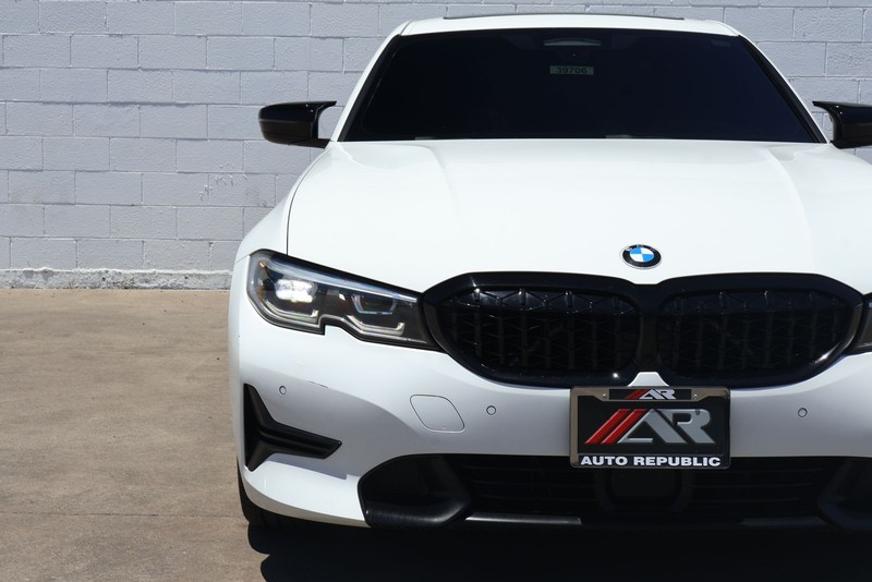 BMW 3 Series Vehicle Full-screen Gallery Image 03