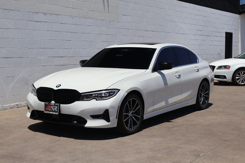 BMW 3 Series Vehicle Full-screen Gallery Image 11