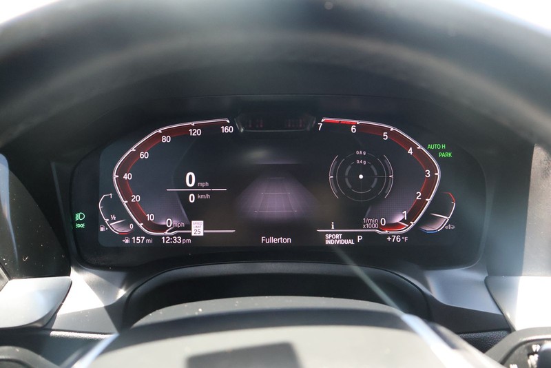 BMW 3 Series Vehicle Full-screen Gallery Image 23