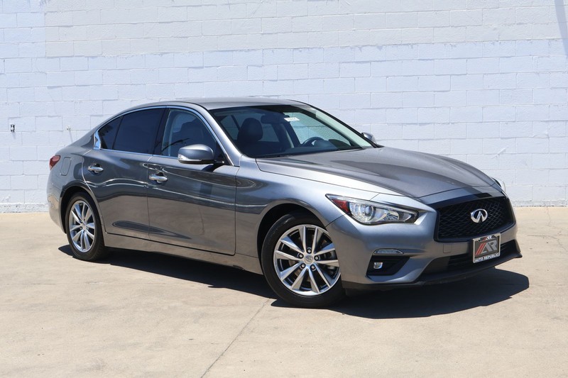 INFINITI Q50 Vehicle Full-screen Gallery Image 01
