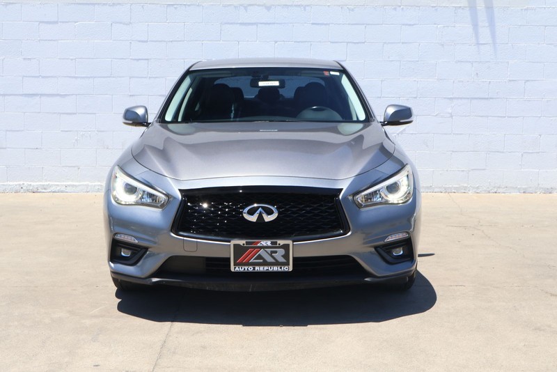 INFINITI Q50 Vehicle Full-screen Gallery Image 02