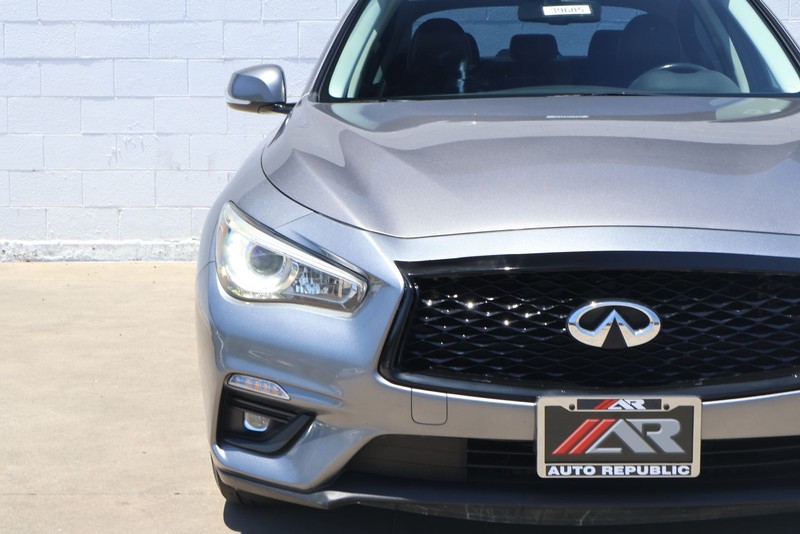 INFINITI Q50 Vehicle Full-screen Gallery Image 03
