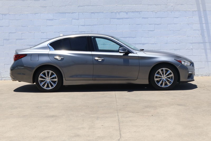 INFINITI Q50 Vehicle Full-screen Gallery Image 04