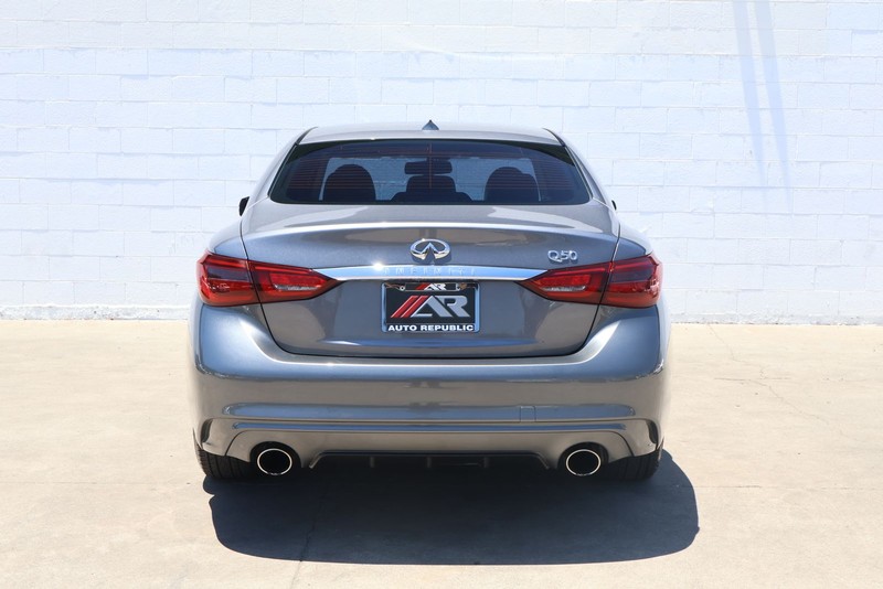 INFINITI Q50 Vehicle Full-screen Gallery Image 06