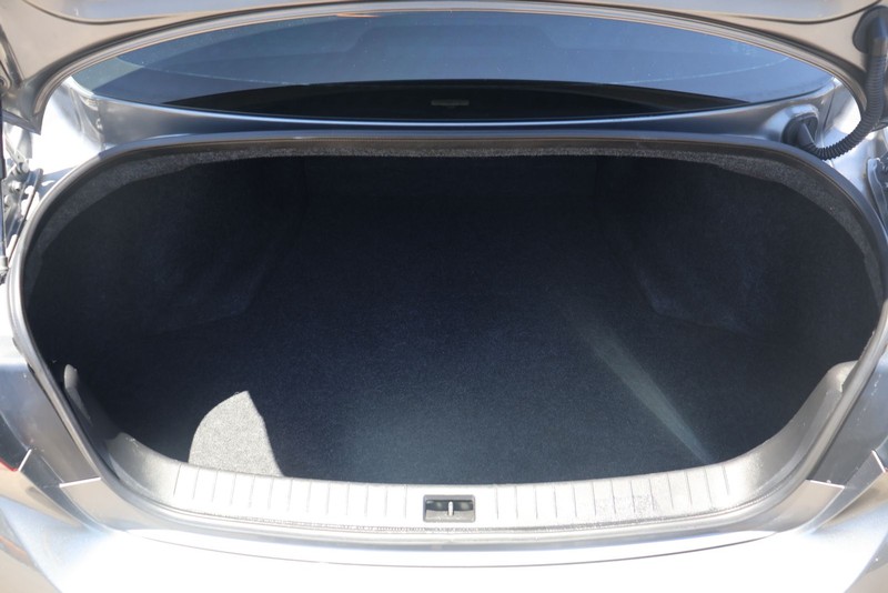 INFINITI Q50 Vehicle Full-screen Gallery Image 08