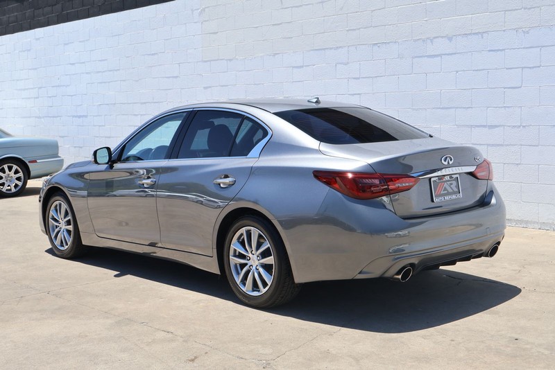 INFINITI Q50 Vehicle Full-screen Gallery Image 09