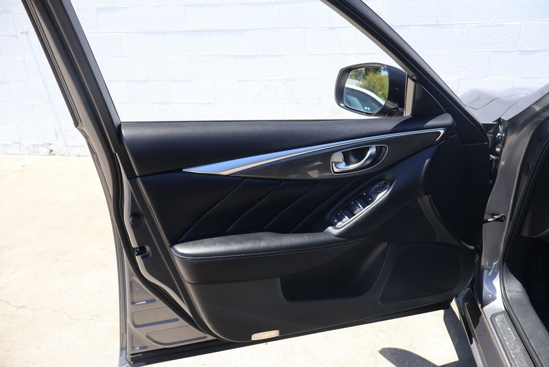 INFINITI Q50 Vehicle Full-screen Gallery Image 14