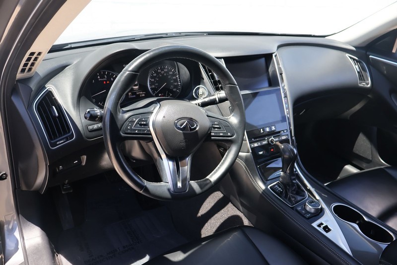 INFINITI Q50 Vehicle Full-screen Gallery Image 15
