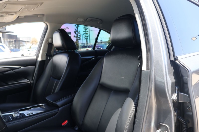 INFINITI Q50 Vehicle Full-screen Gallery Image 16