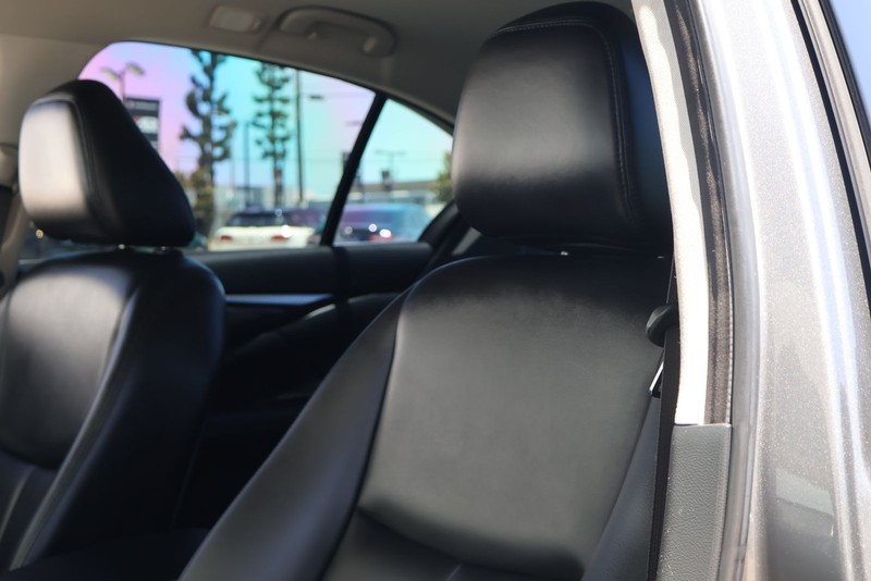 INFINITI Q50 Vehicle Full-screen Gallery Image 17