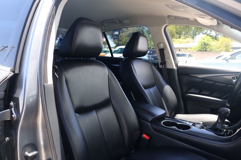 INFINITI Q50 Vehicle Full-screen Gallery Image 19