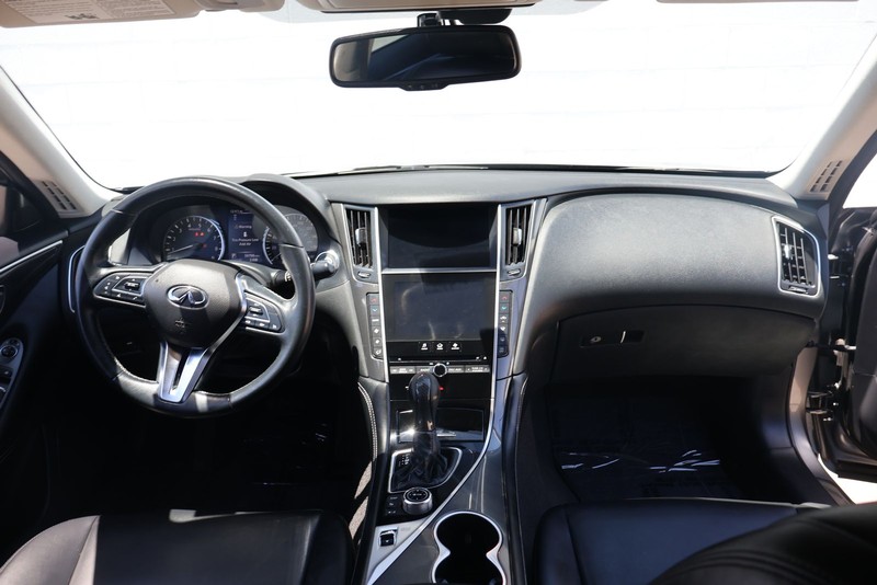 INFINITI Q50 Vehicle Full-screen Gallery Image 21